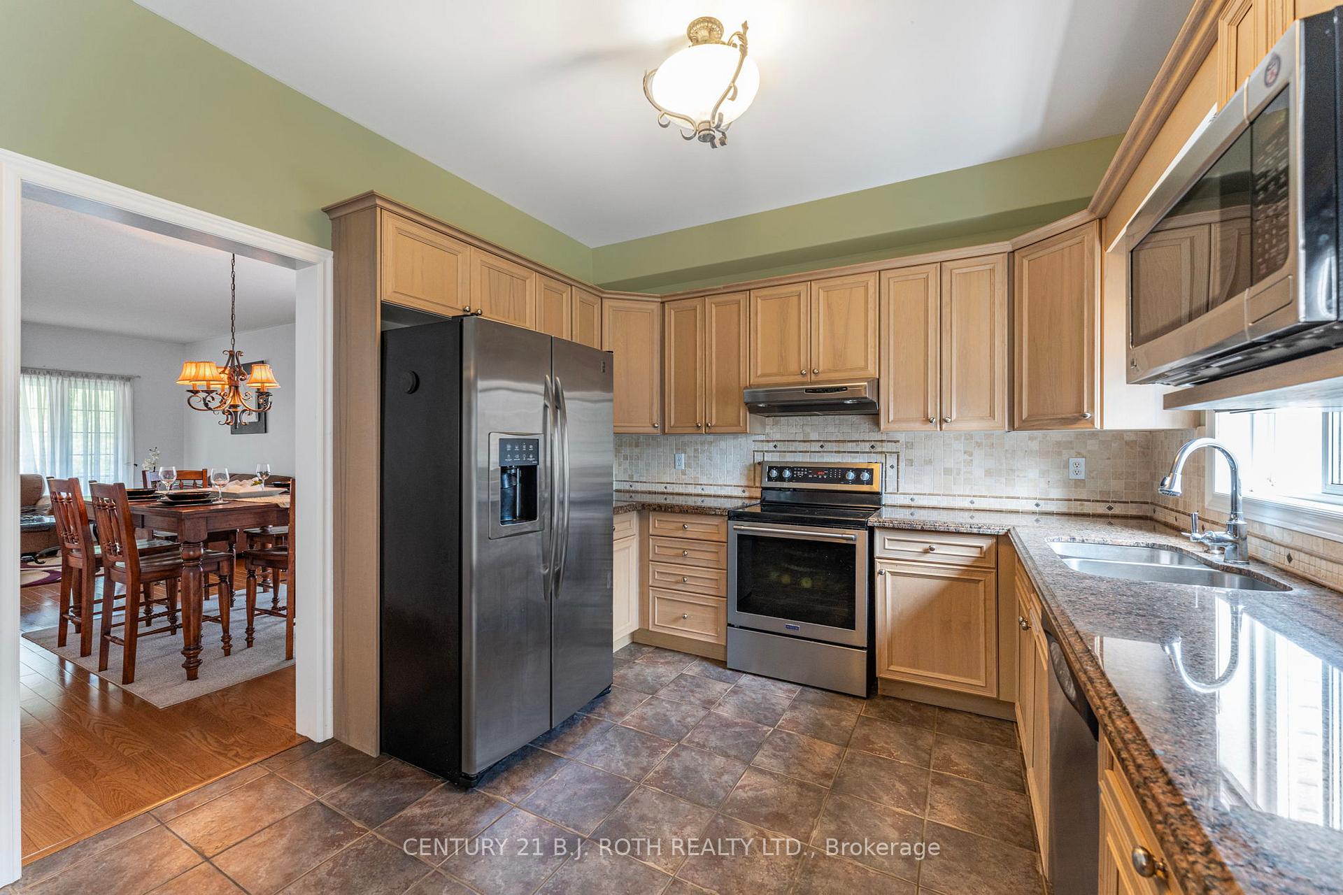Photo 11 of 333 Cox Mill Road, Barrie, South Shore — HOMEH