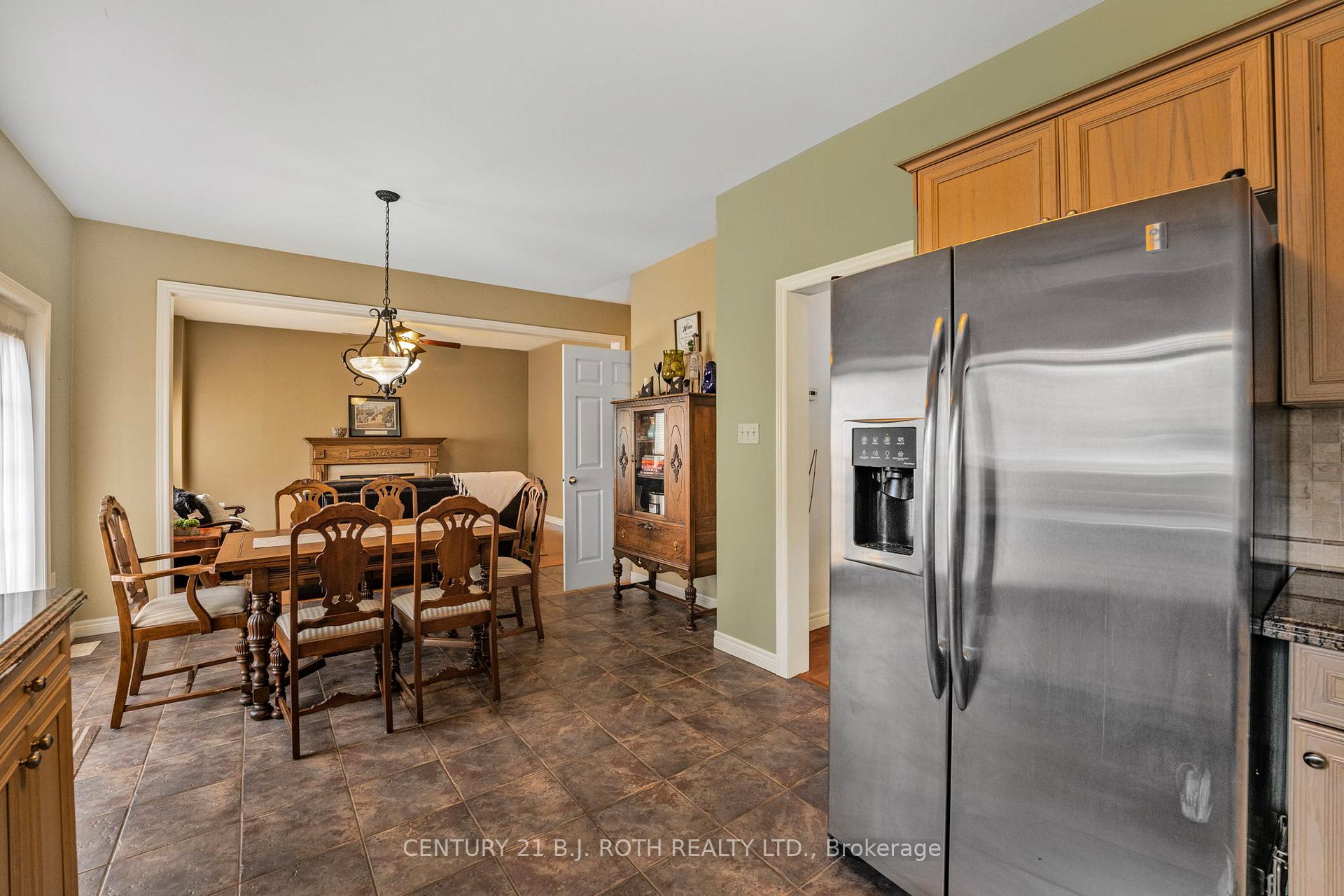 Photo 12 of 333 Cox Mill Road, Barrie, South Shore — HOMEH