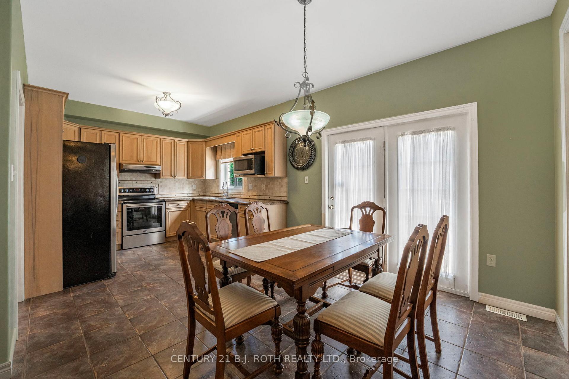 Photo 14 of 333 Cox Mill Road, Barrie, South Shore — HOMEH