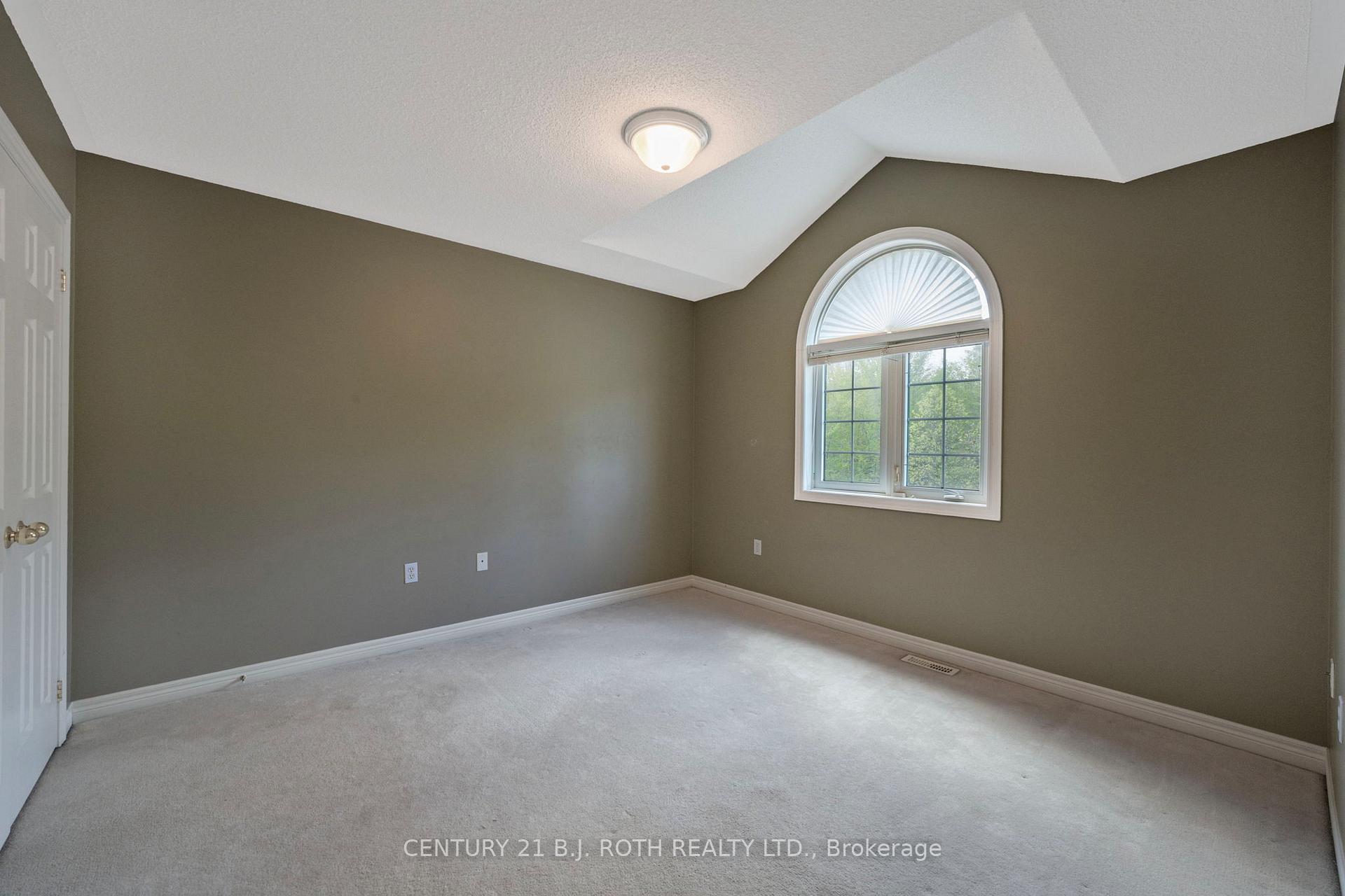 Photo 20 of 333 Cox Mill Road, Barrie, South Shore — HOMEH