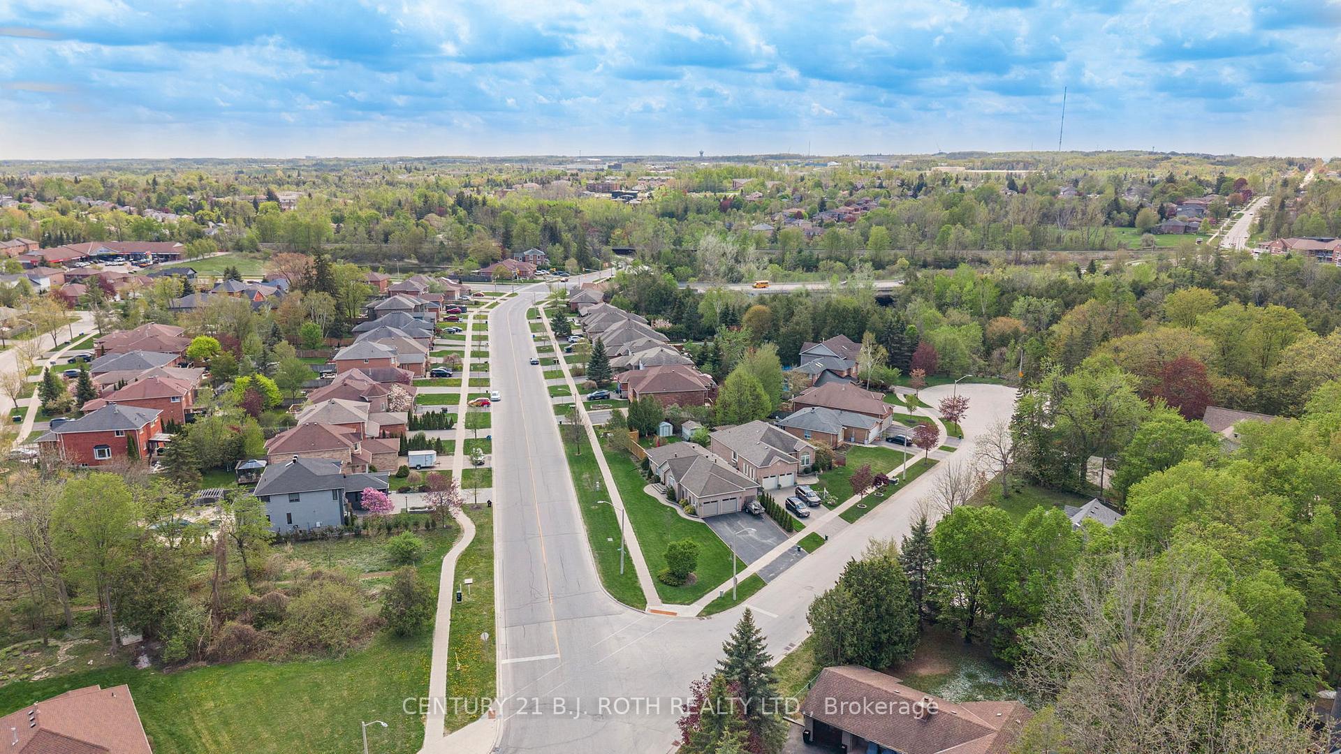 Photo 32 of 333 Cox Mill Road, Barrie, South Shore — HOMEH