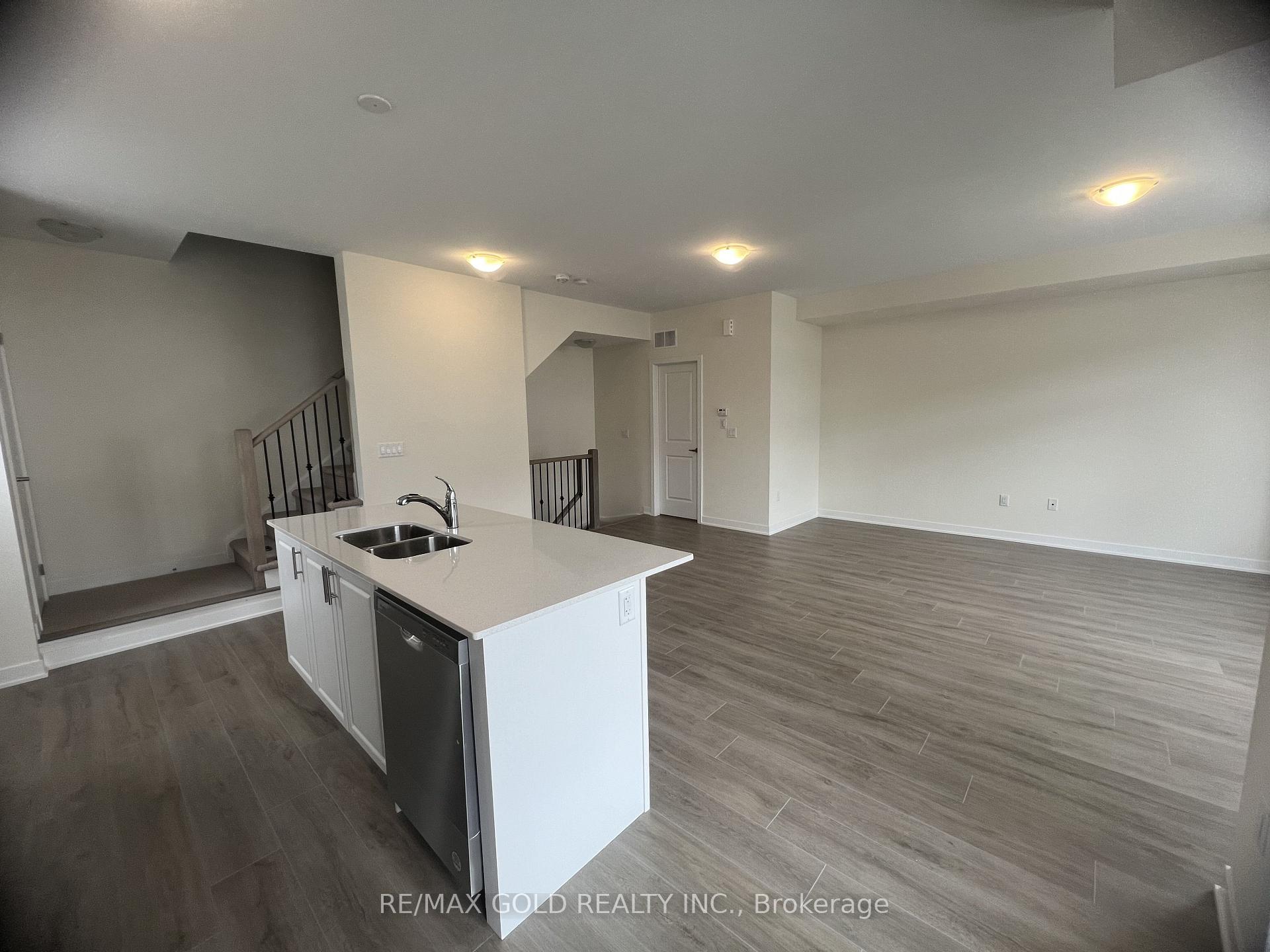 Photo 4 of Unit 913, 1695 Dersan Street, Pickering, Duffin Heights — HOMEH