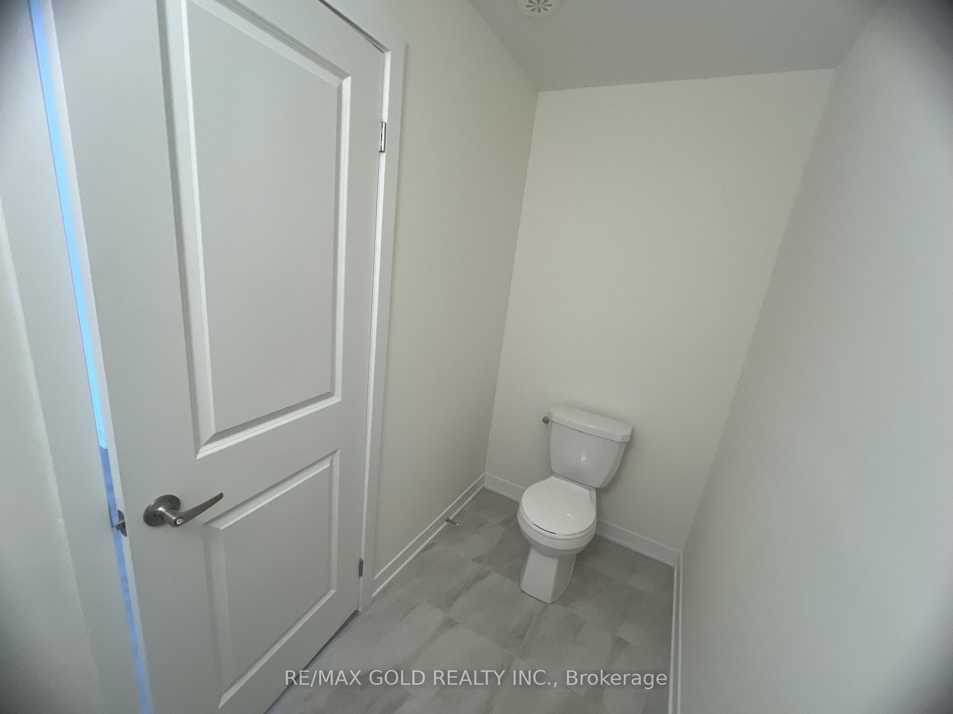 Photo 6 of Unit 913, 1695 Dersan Street, Pickering, Duffin Heights — HOMEH