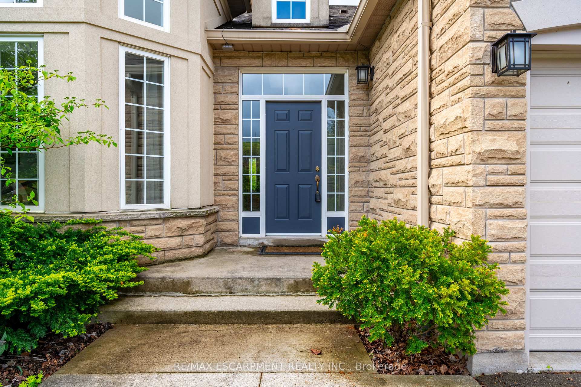 Photo 3 of 27 Gaines Avenue, Hamilton, Dundas — HOMEH