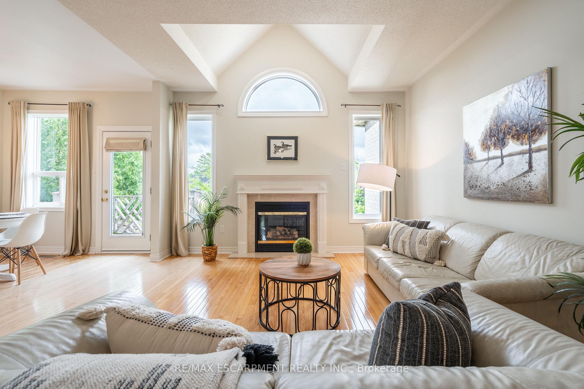Photo 9 of 27 Gaines Avenue, Hamilton, Dundas — HOMEH