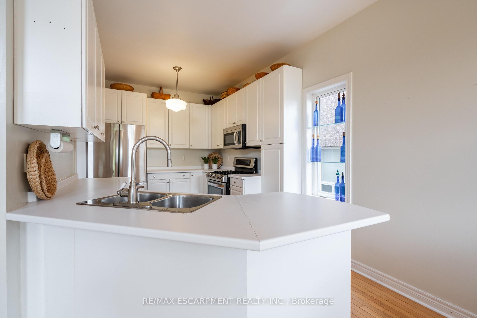Photo 14 of 27 Gaines Avenue, Hamilton, Dundas — HOMEH