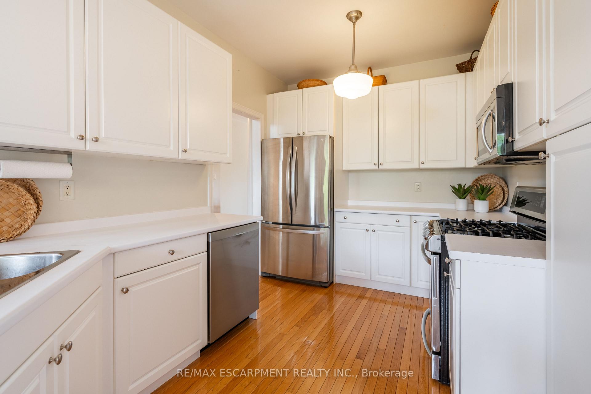 Photo 17 of 27 Gaines Avenue, Hamilton, Dundas — HOMEH