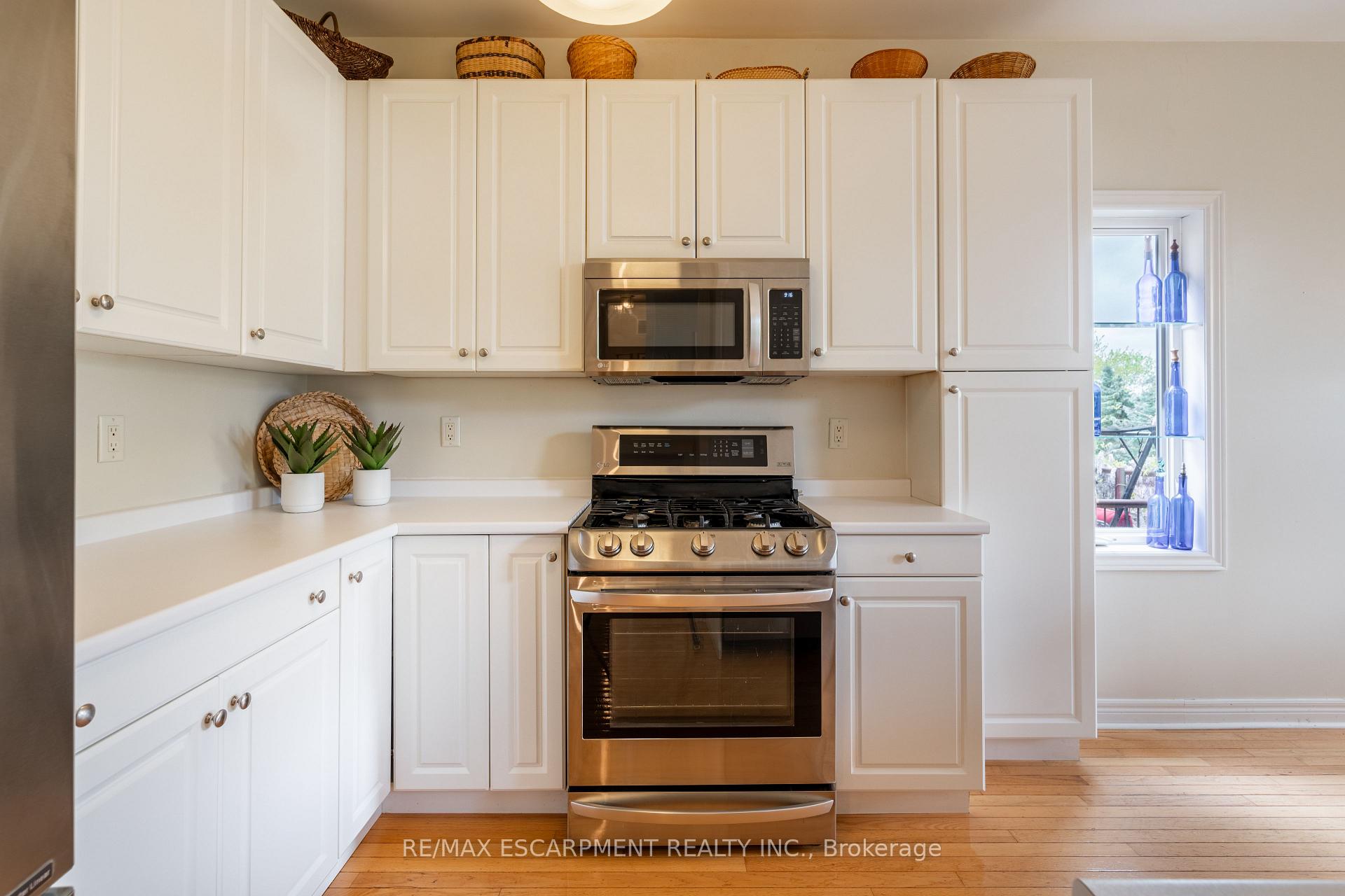 Photo 16 of 27 Gaines Avenue, Hamilton, Dundas — HOMEH
