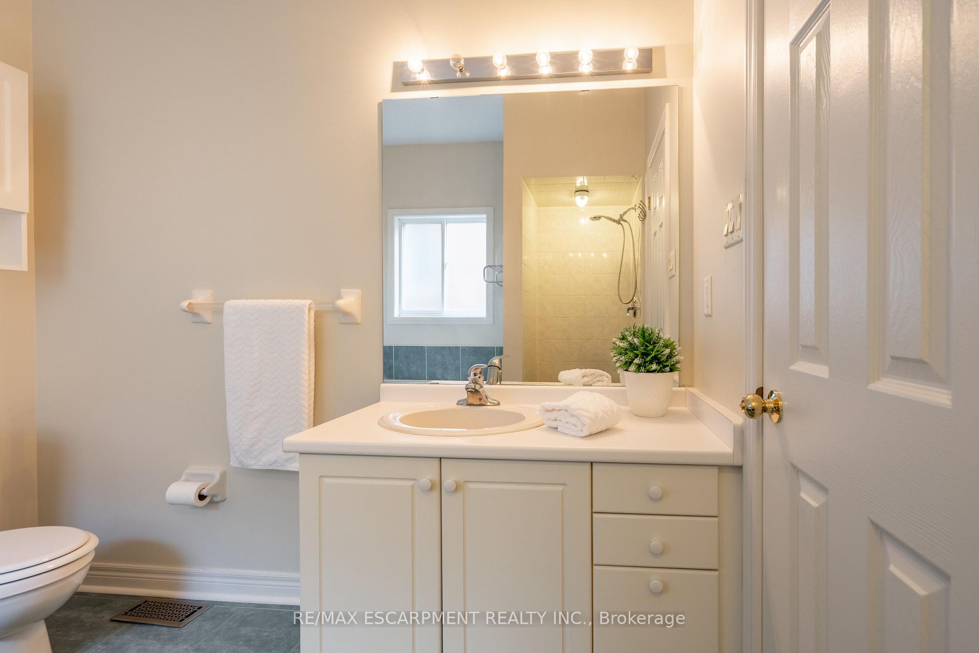 Photo 23 of 27 Gaines Avenue, Hamilton, Dundas — HOMEH