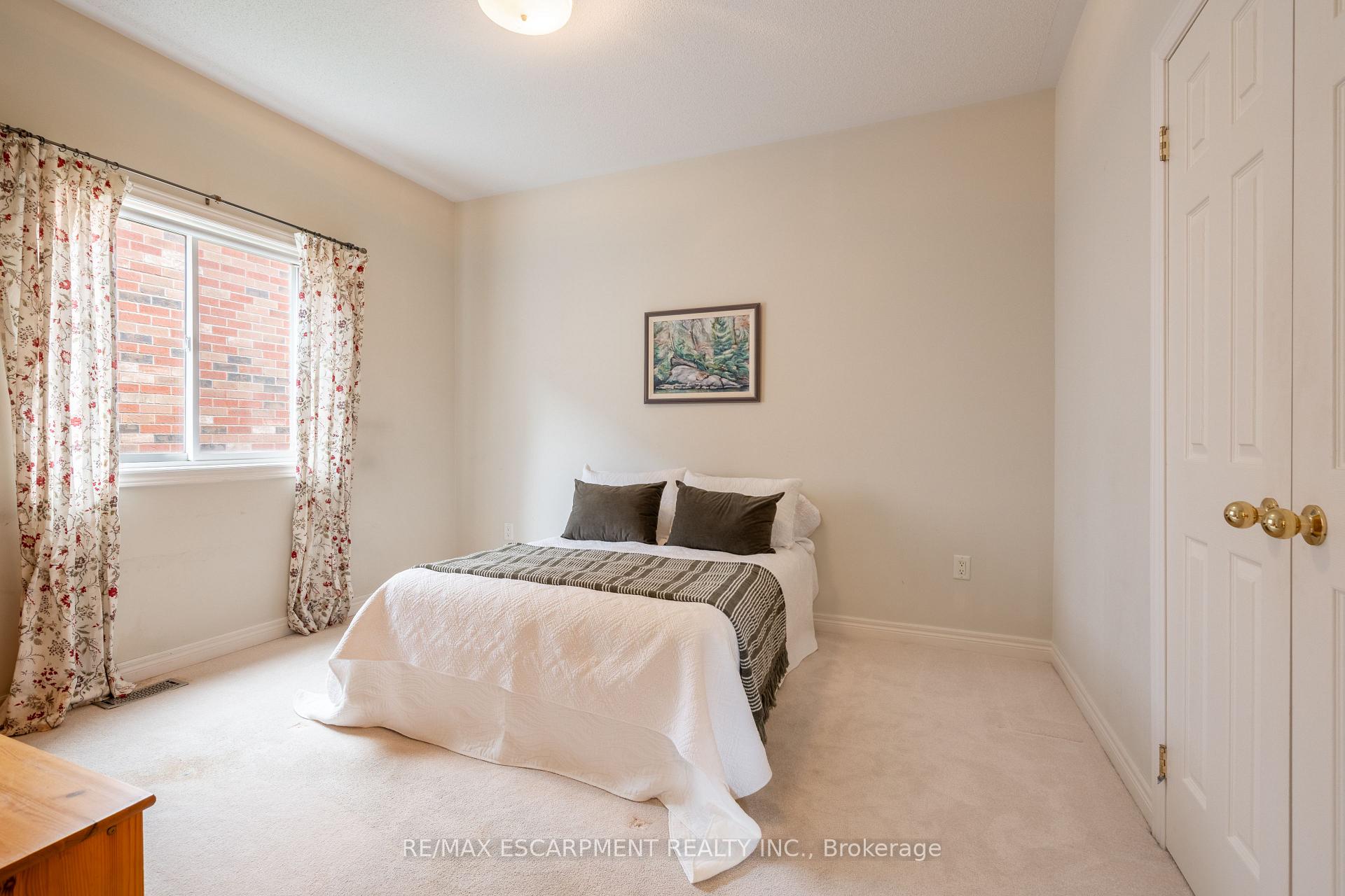 Photo 26 of 27 Gaines Avenue, Hamilton, Dundas — HOMEH