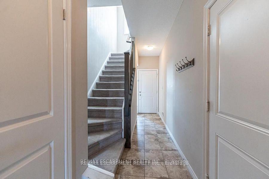 Photo 3 of 63 Crossings Way, Hamilton, Stoney Creek — HOMEH