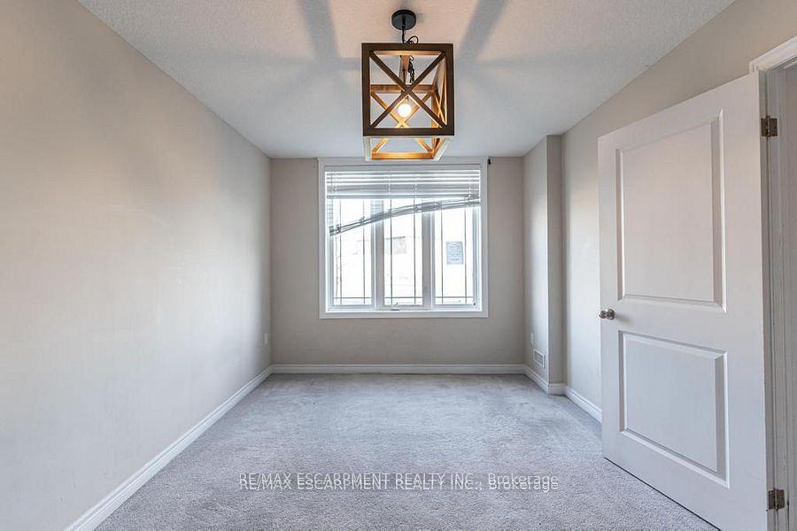 Photo 4 of 63 Crossings Way, Hamilton, Stoney Creek — HOMEH