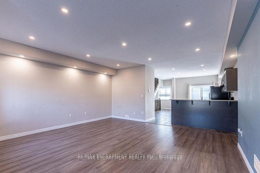 Photo 23 of 63 Crossings Way, Hamilton, Stoney Creek — HOMEH