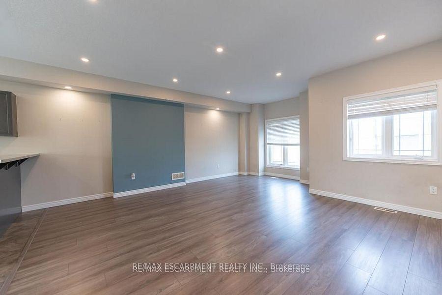 Photo 8 of 63 Crossings Way, Hamilton, Stoney Creek — HOMEH