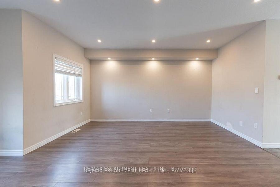 Photo 13 of 63 Crossings Way, Hamilton, Stoney Creek — HOMEH