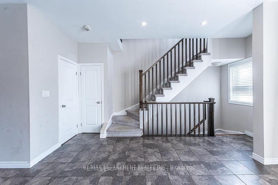 Photo 10 of 63 Crossings Way, Hamilton, Stoney Creek — HOMEH