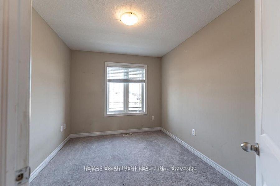 Photo 2 of 63 Crossings Way, Hamilton, Stoney Creek — HOMEH