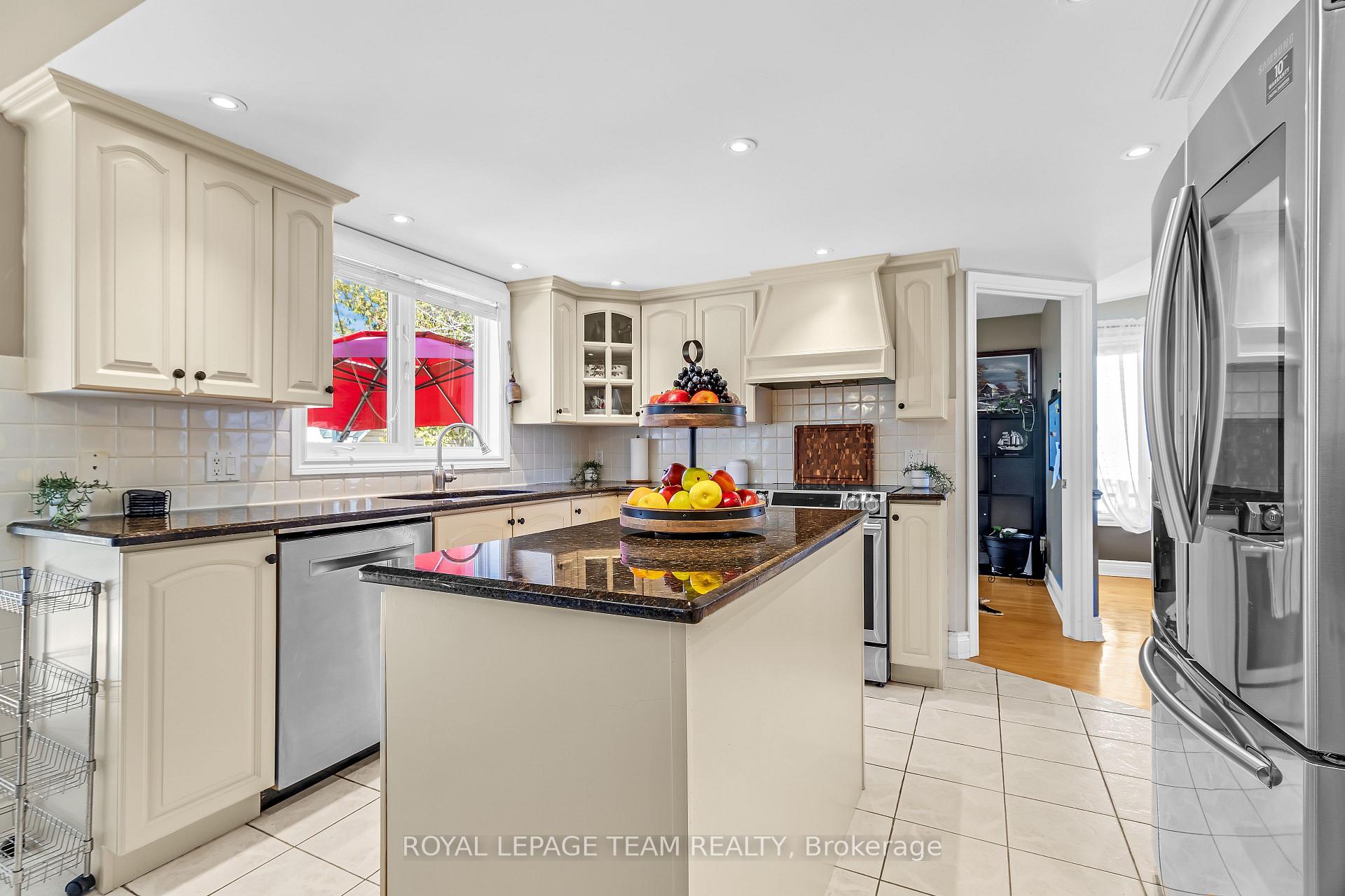 Photo 10 of 28 Renshaw Avenue, Ottawa, Stittsville (Central) — HOMEH