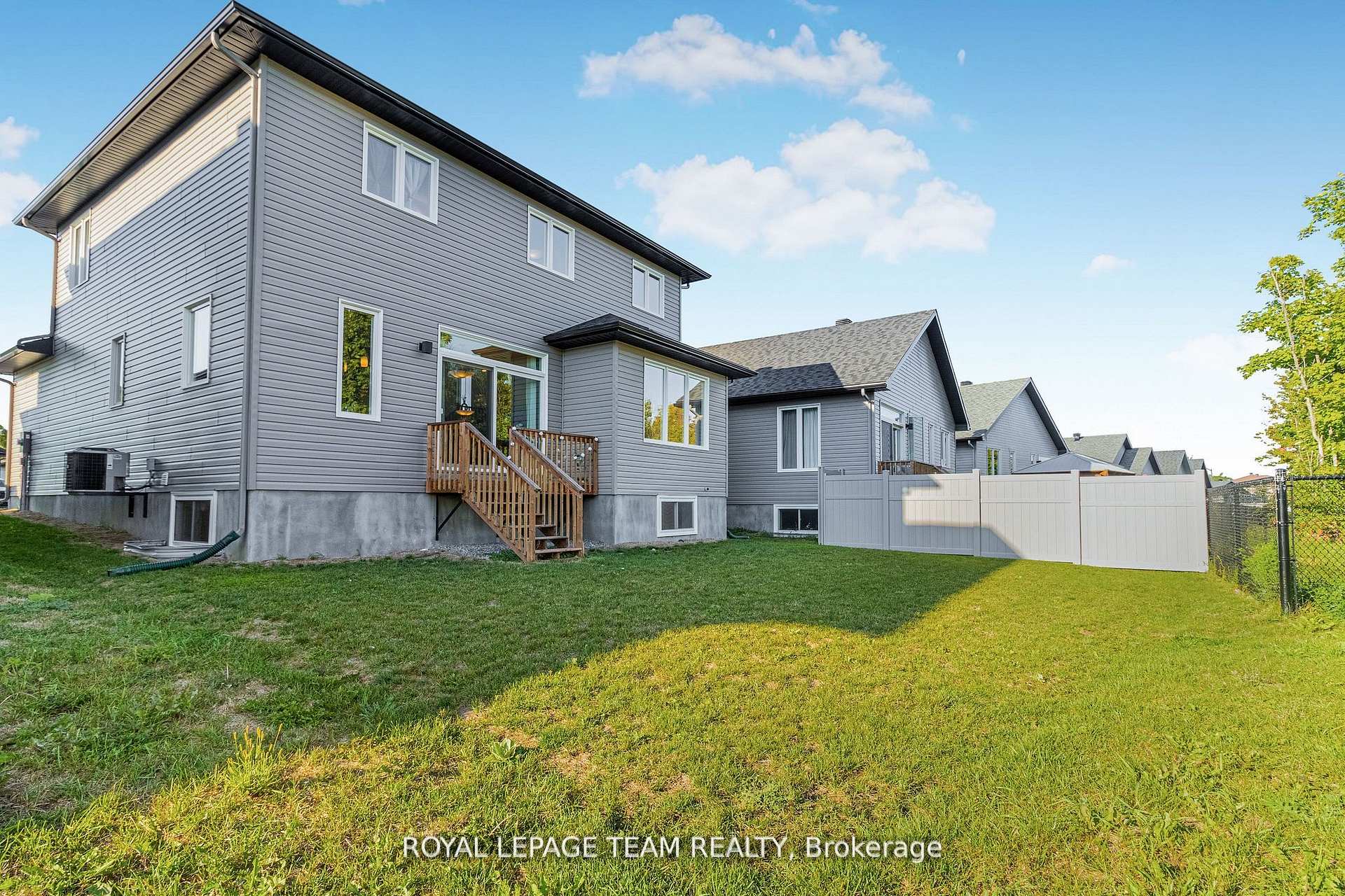 Photo 30 of 28 Seabert Drive, Arnprior — HOMEH