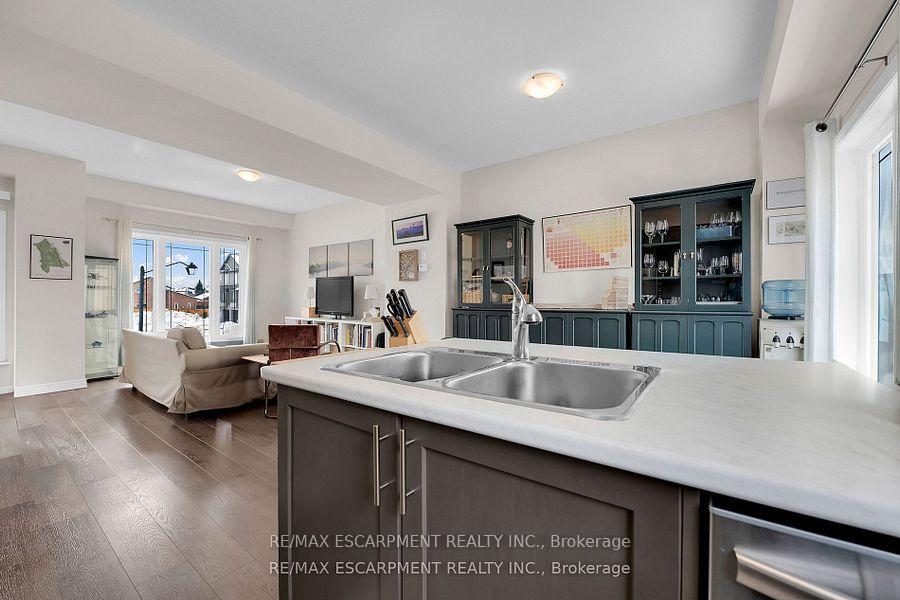 Photo 3 of Unit 8, 19 Picardy Drive, Hamilton, Stoney Creek — HOMEH