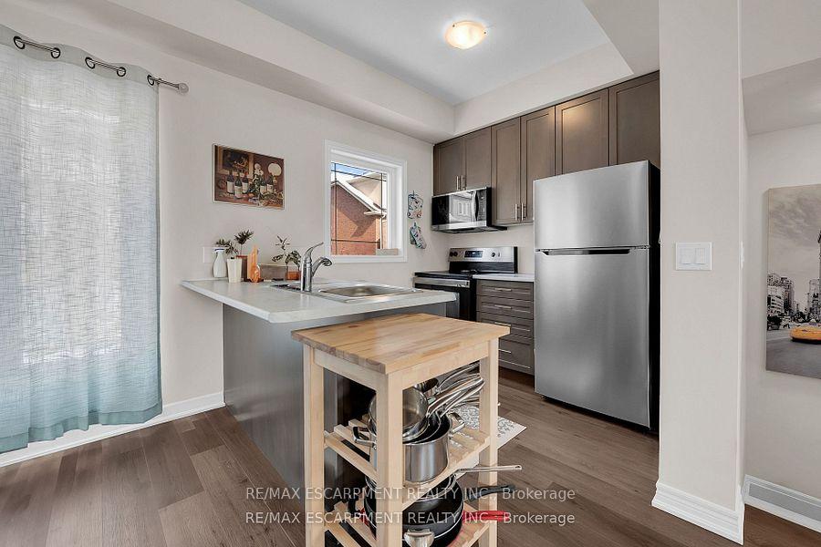 Photo 9 of Unit 8, 19 Picardy Drive, Hamilton, Stoney Creek — HOMEH