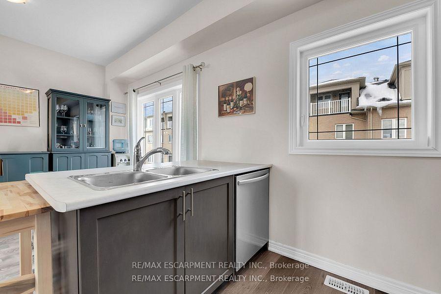 Photo 8 of Unit 8, 19 Picardy Drive, Hamilton, Stoney Creek — HOMEH