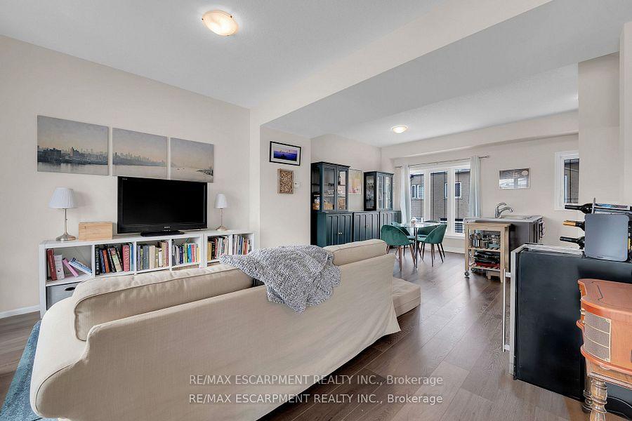 Photo 12 of Unit 8, 19 Picardy Drive, Hamilton, Stoney Creek — HOMEH