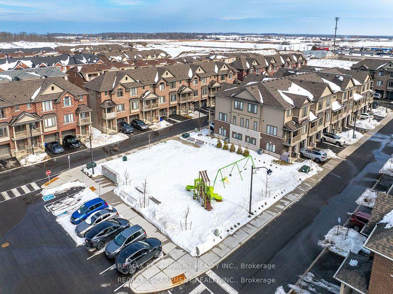 Photo 35 of Unit 8, 19 Picardy Drive, Hamilton, Stoney Creek — HOMEH