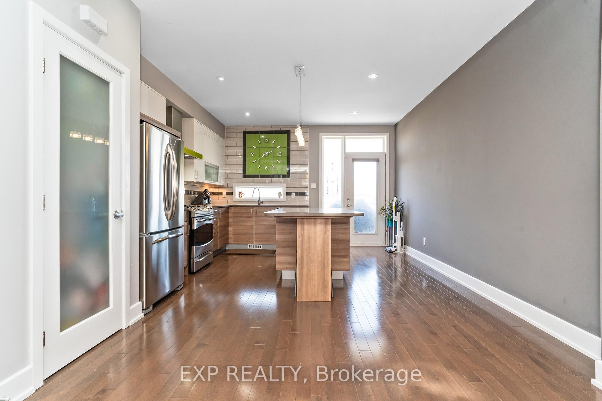 Photo 2 of 57D Young Street, Ottawa, West Centre Town — HOMEH