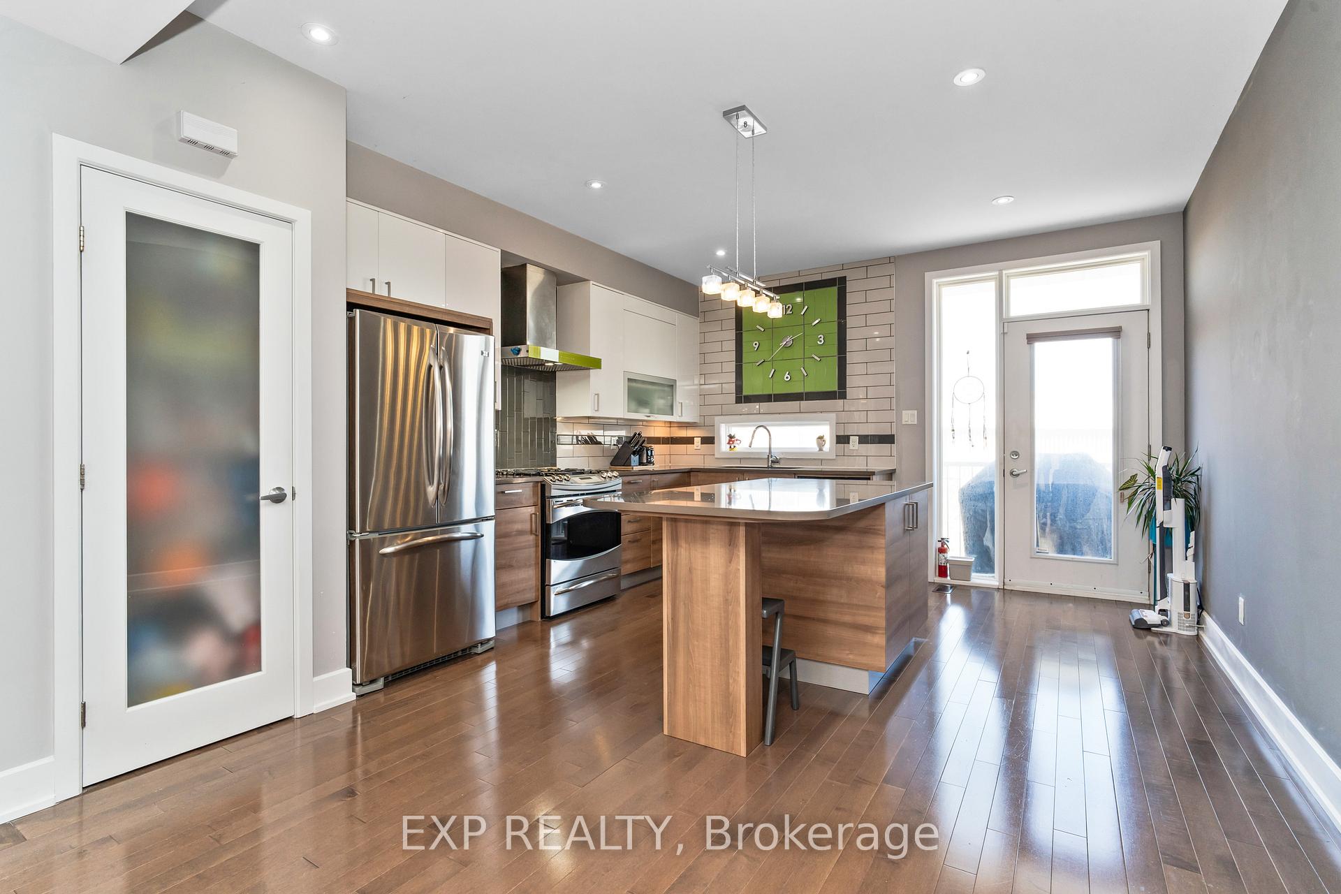Photo 5 of 57D Young Street, Ottawa, West Centre Town — HOMEH