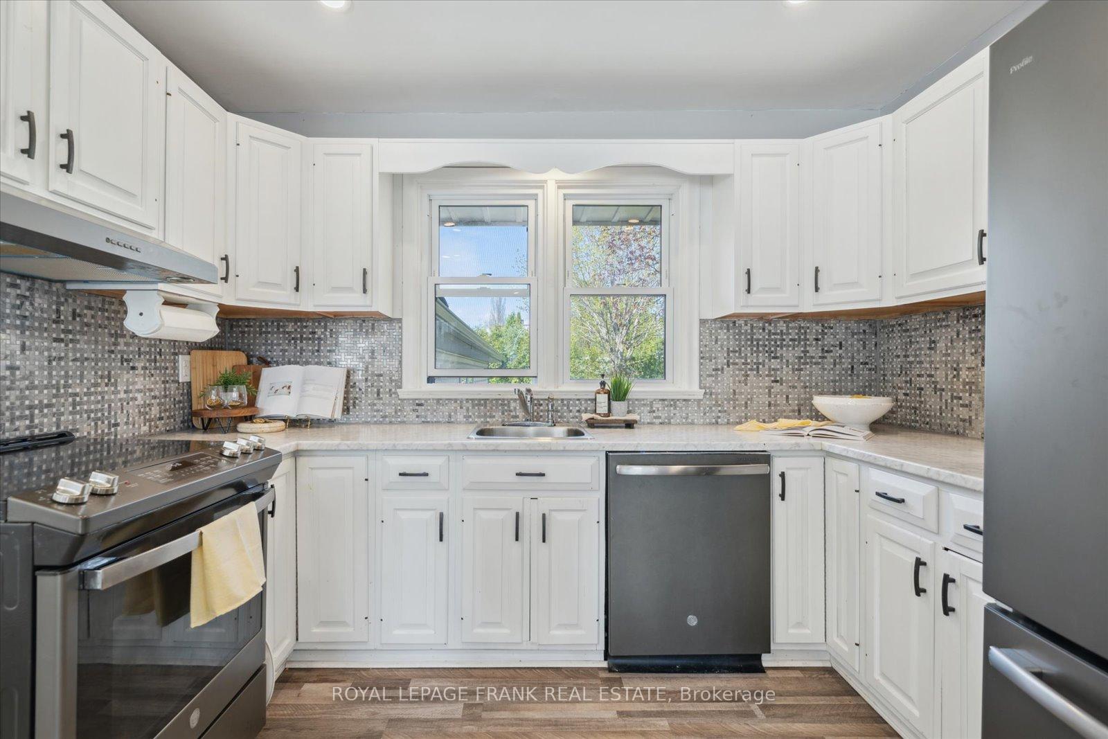 Photo 13 of 109 Ontario Street, Clarington, Bowmanville — HOMEH