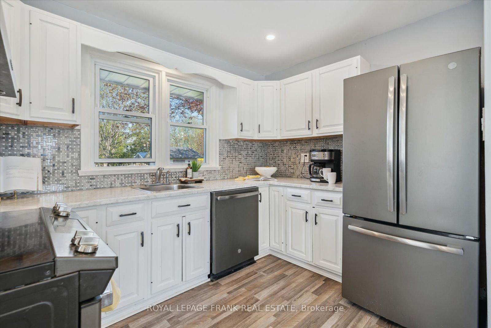 Photo 11 of 109 Ontario Street, Clarington, Bowmanville — HOMEH