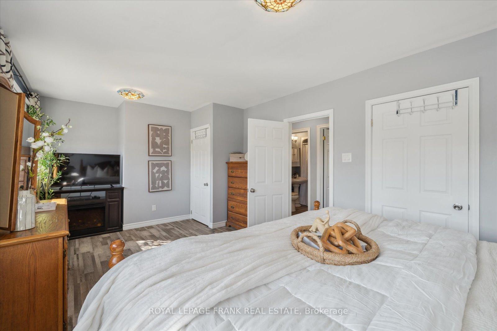 Photo 10 of 109 Ontario Street, Clarington, Bowmanville — HOMEH
