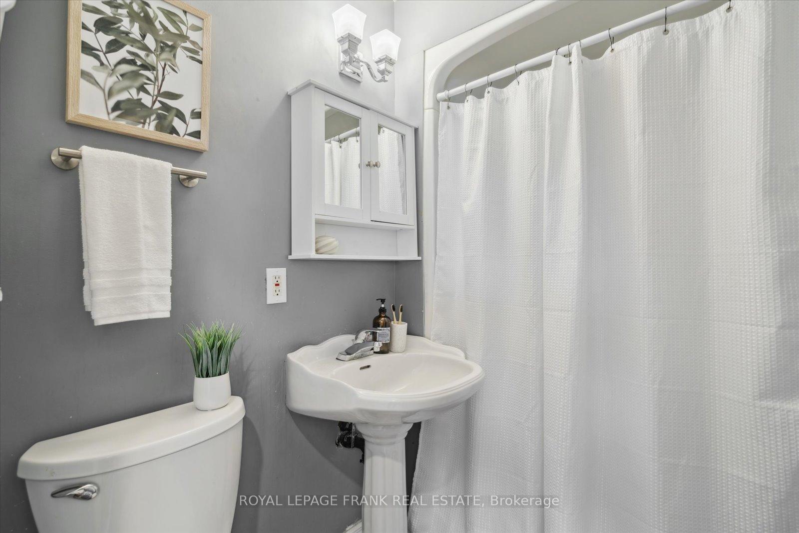 Photo 15 of 109 Ontario Street, Clarington, Bowmanville — HOMEH