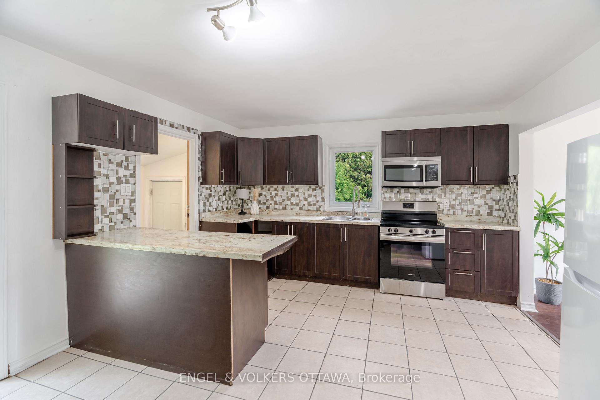 Photo 8 of 7321 Snake Island Road, Ottawa, Osgoode Twp North of Reg Rd 6 — HOMEH