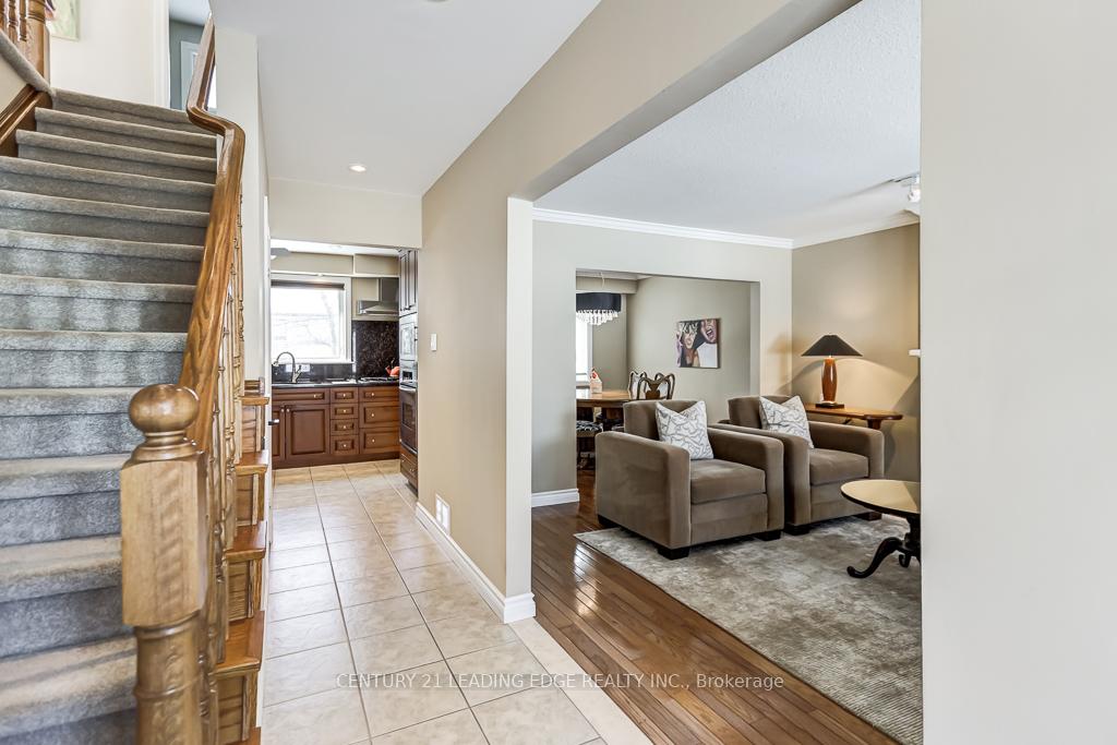 Photo 12 of 36 Walkerton Drive, Markham, Bullock — HOMEH