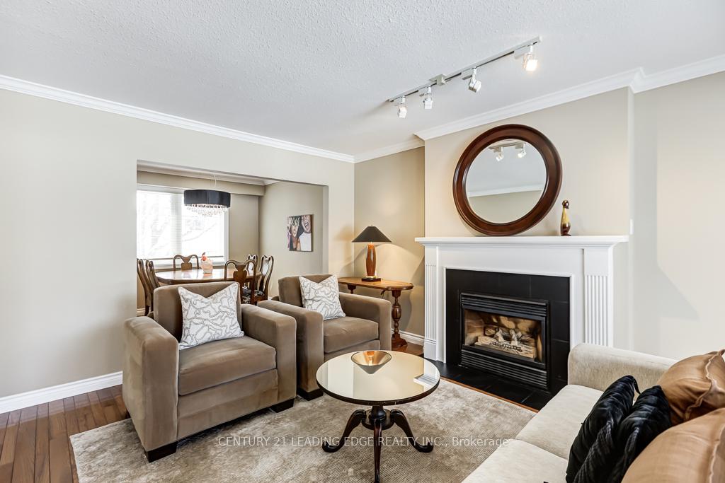 Photo 4 of 36 Walkerton Drive, Markham, Bullock — HOMEH