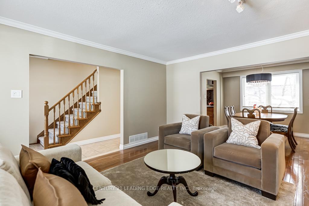 Photo 2 of 36 Walkerton Drive, Markham, Bullock — HOMEH
