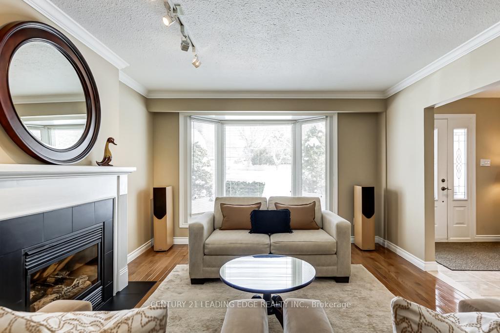 Photo 8 of 36 Walkerton Drive, Markham, Bullock — HOMEH