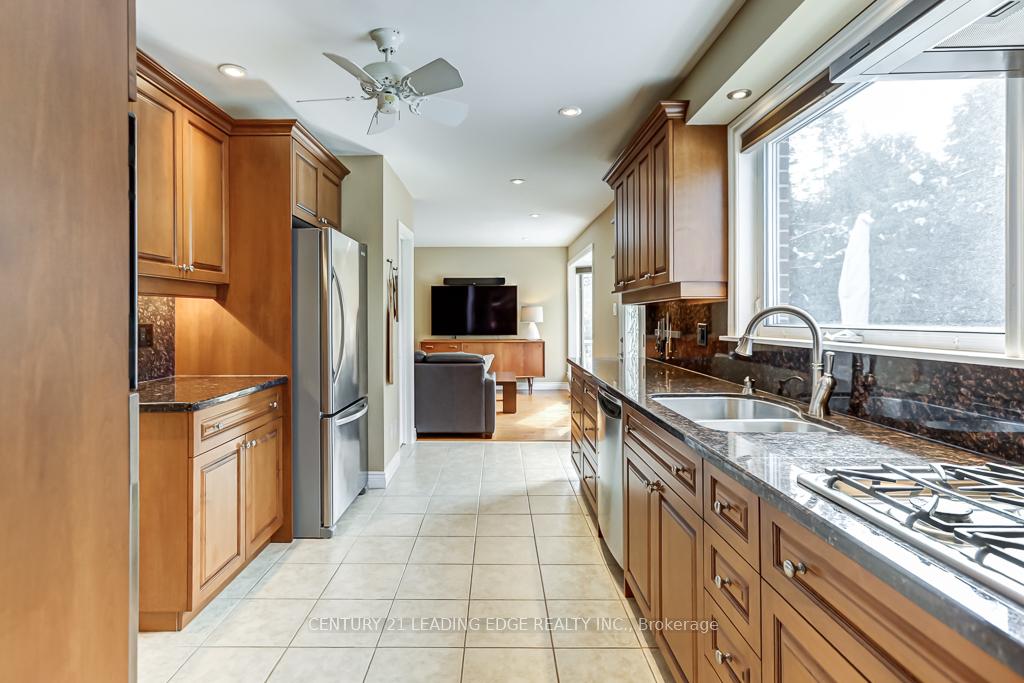 Photo 18 of 36 Walkerton Drive, Markham, Bullock — HOMEH