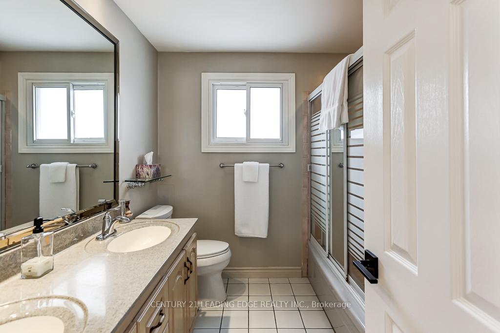 Photo 33 of 36 Walkerton Drive, Markham, Bullock — HOMEH