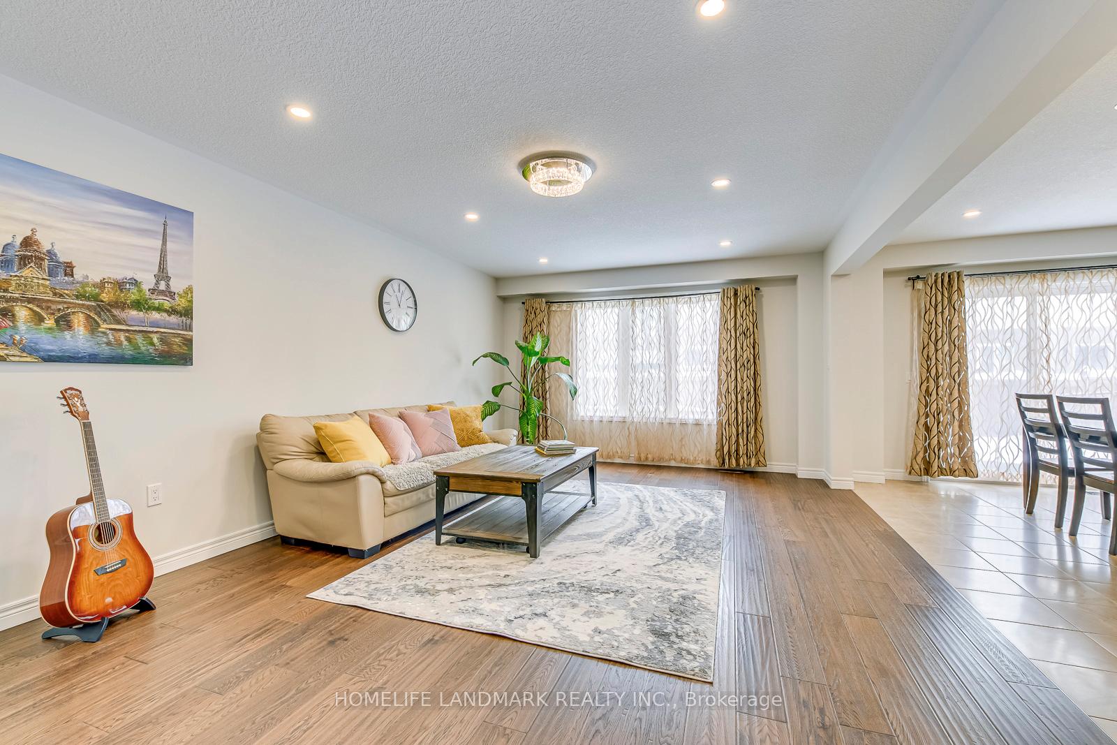 Photo 8 of 206 Bellagio Avenue, Hamilton, Hannon — HOMEH