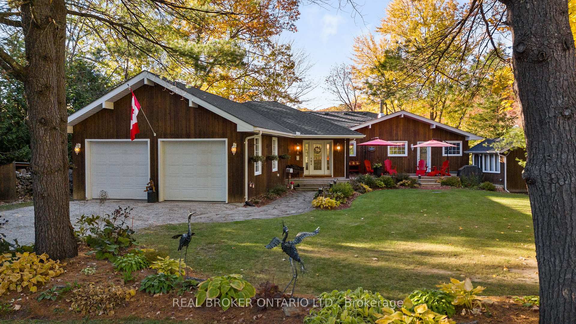 Photo 3 of 1093 Laidlaw Avenue, Gravenhurst, Morrison — HOMEH