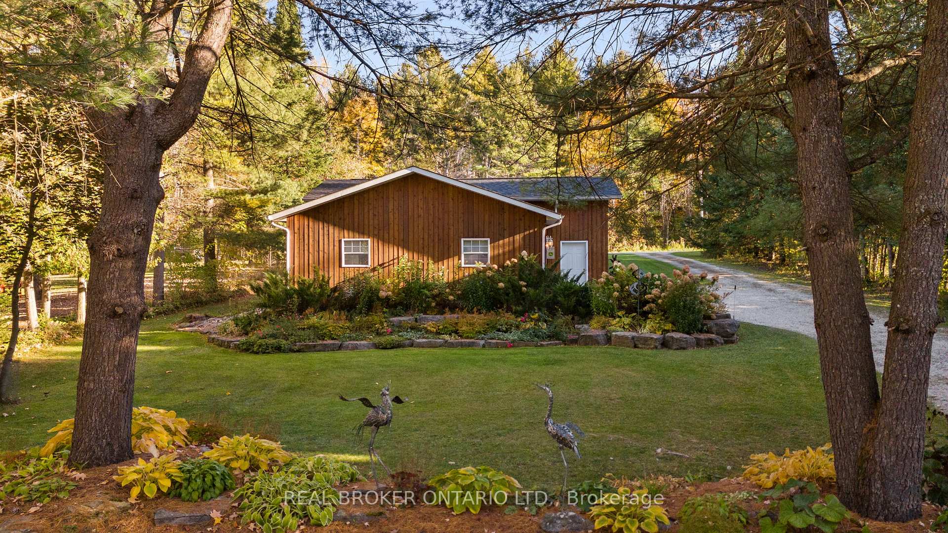 Photo 9 of 1093 Laidlaw Avenue, Gravenhurst, Morrison — HOMEH