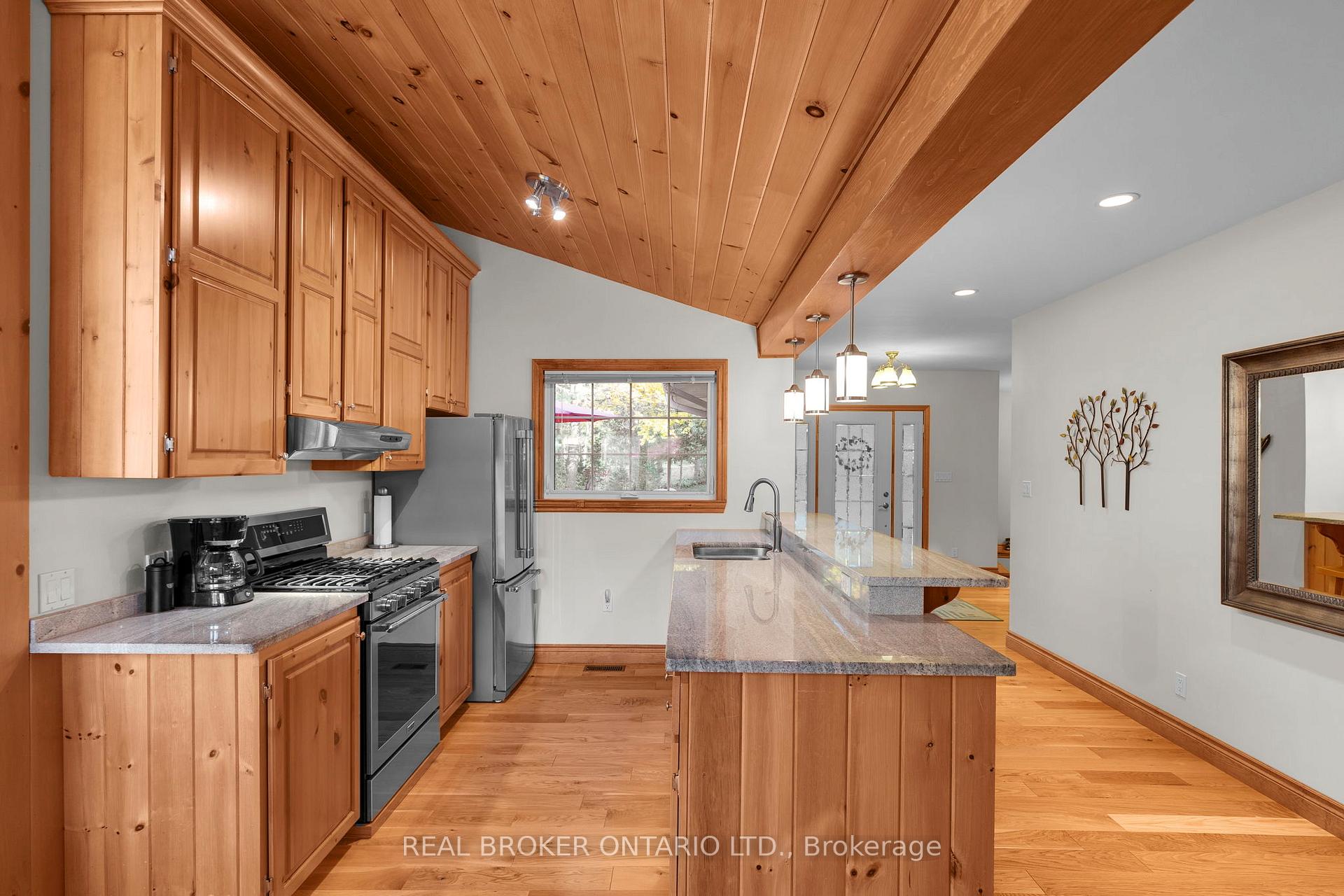 Photo 12 of 1093 Laidlaw Avenue, Gravenhurst, Morrison — HOMEH