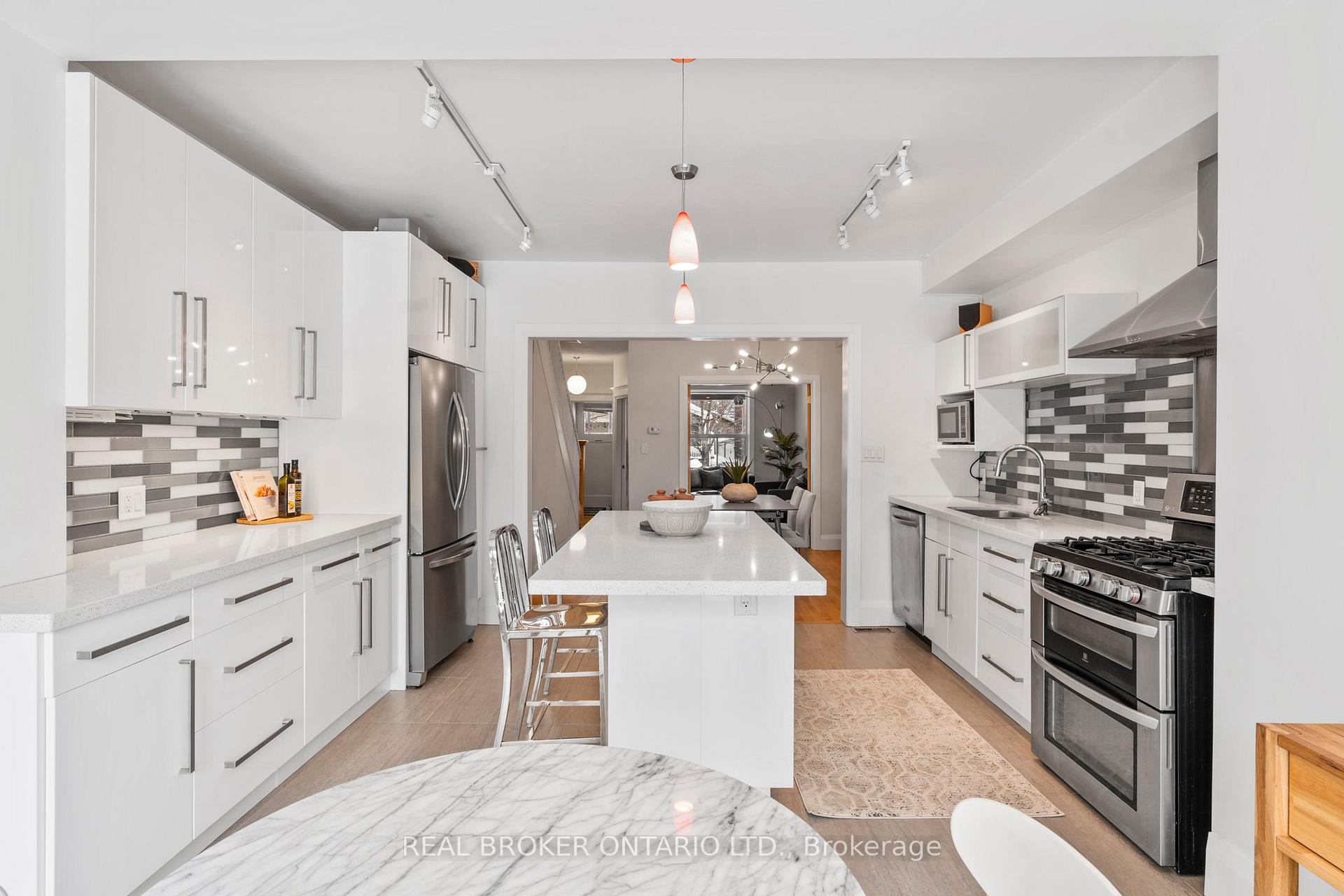 Photo 3 of 32 Monarch Park Avenue, Toronto, Greenwood-Coxwell — HOMEH