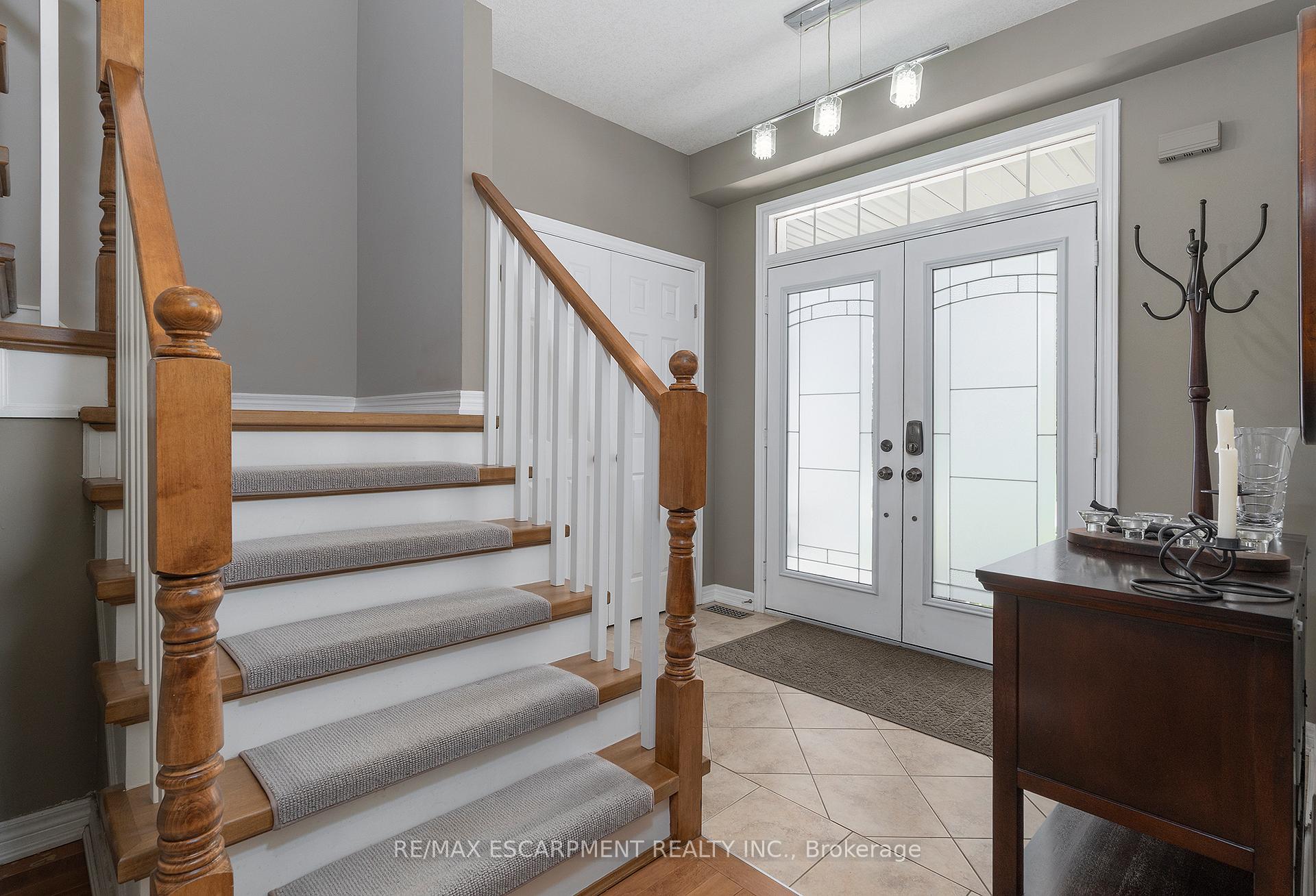 Photo 4 of 537 Valridge Drive, Hamilton, Parkview — HOMEH