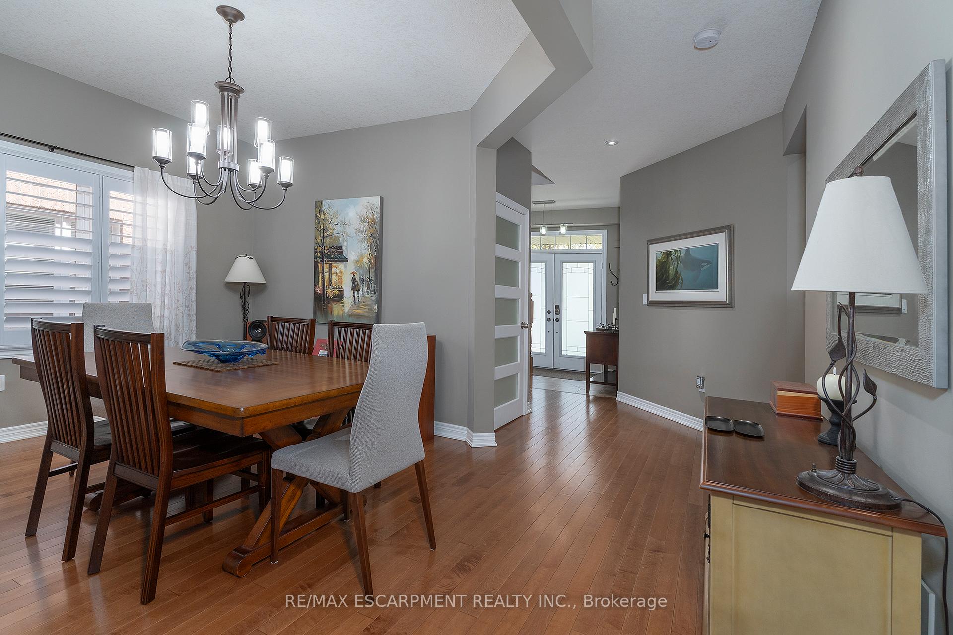 Photo 5 of 537 Valridge Drive, Hamilton, Parkview — HOMEH