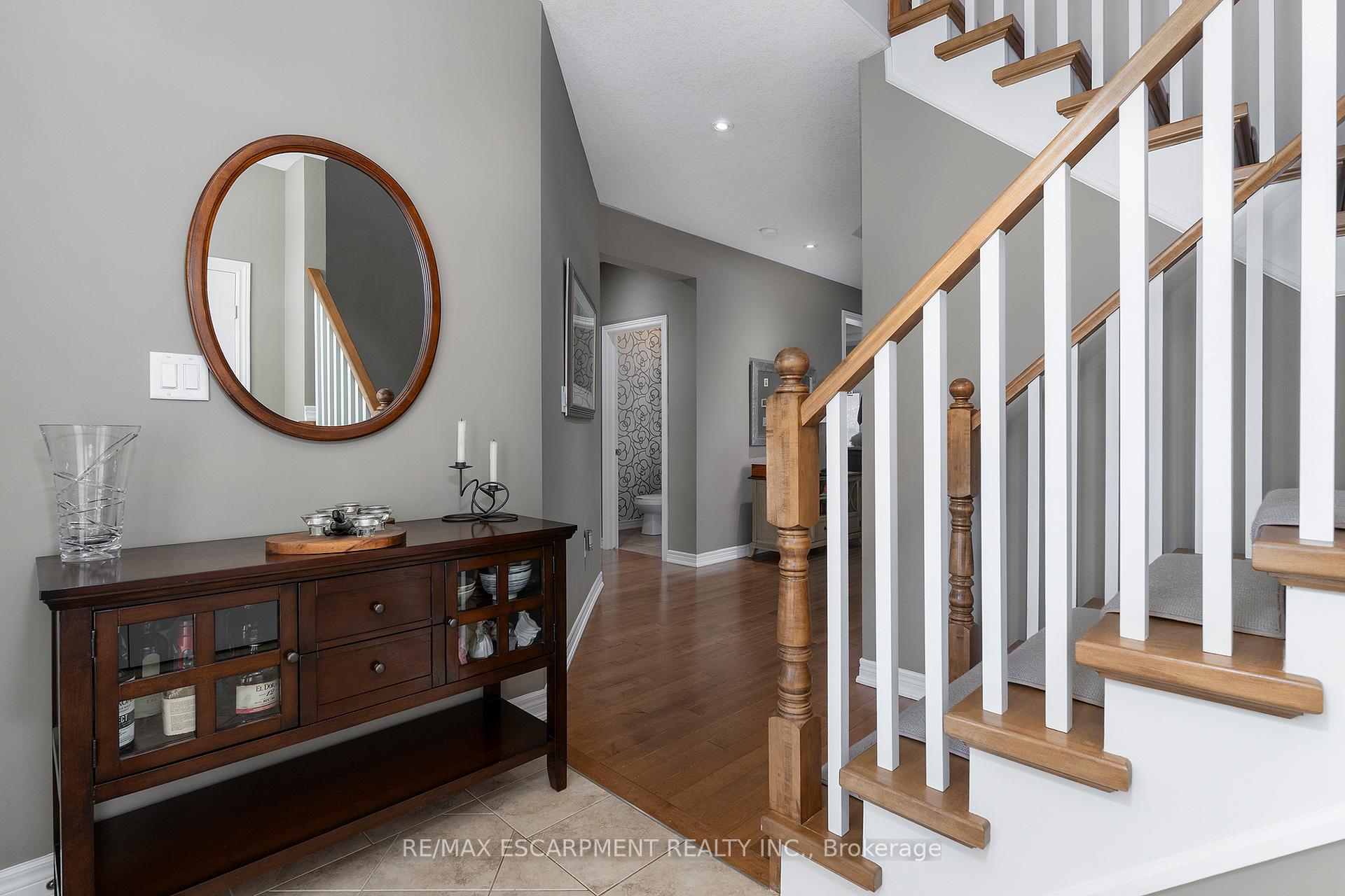 Photo 2 of 537 Valridge Drive, Hamilton, Parkview — HOMEH