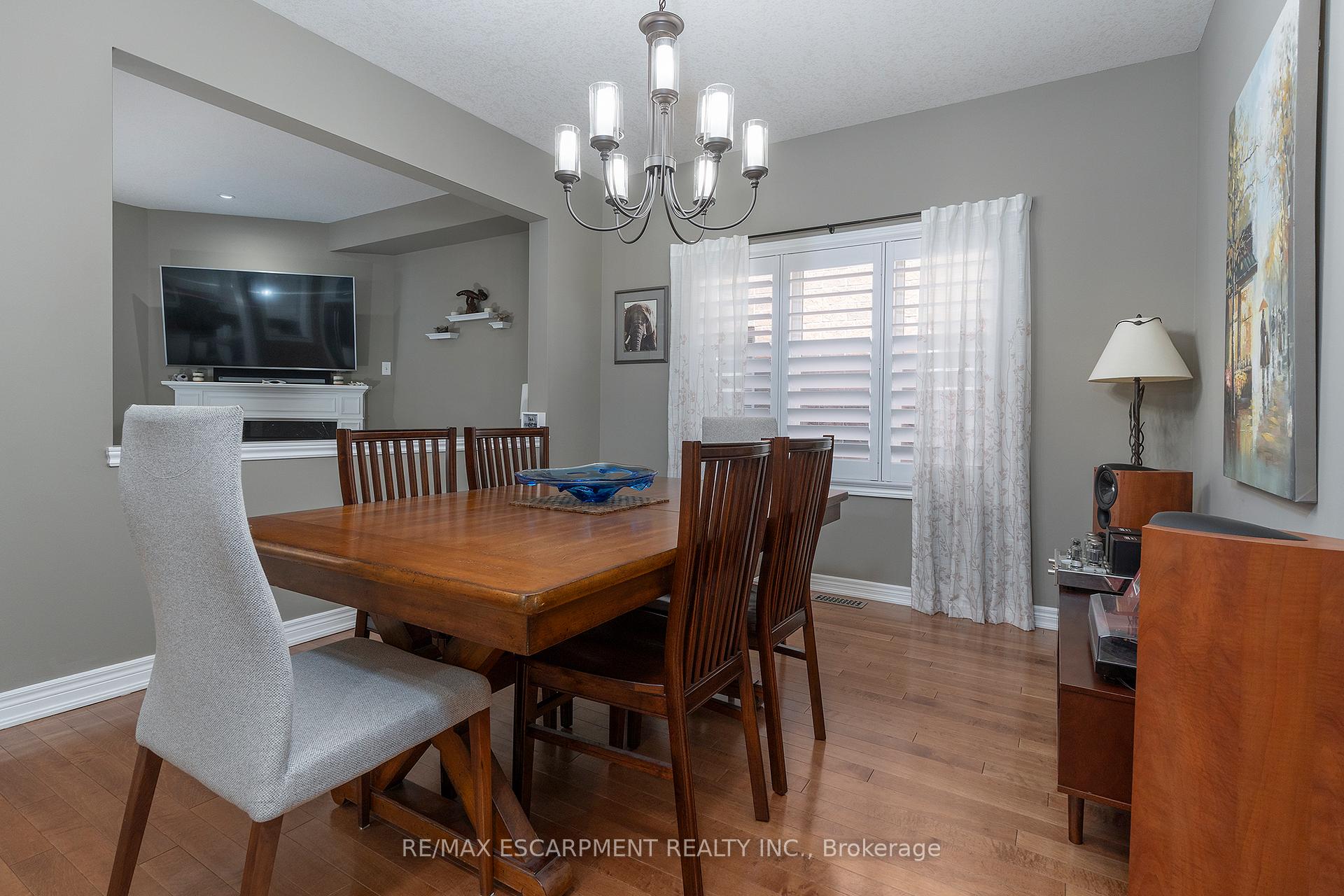 Photo 9 of 537 Valridge Drive, Hamilton, Parkview — HOMEH
